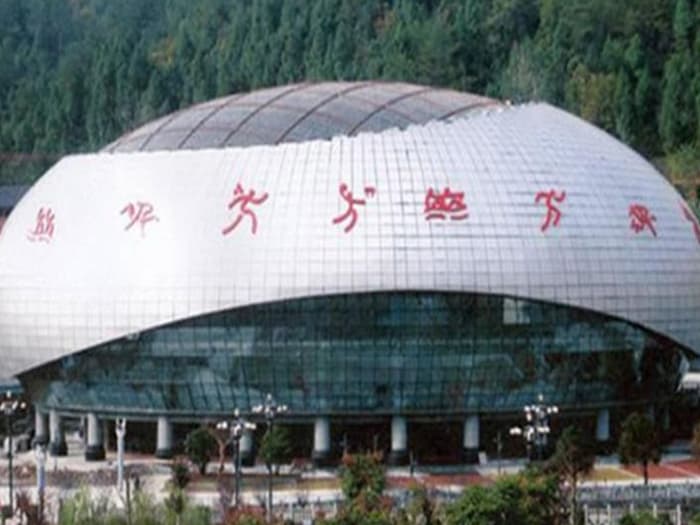 北票体育中心球形网架加工安装
